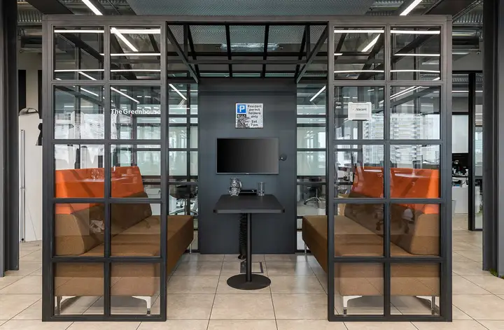 1689921487205030836.jpg 644a1bae74d30.jpg