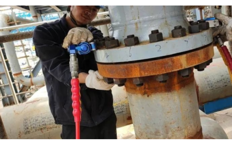 冶金余热回收设备螺栓安装预紧选用KWZK米兰体育-米兰(中国)官网液压力矩扳手